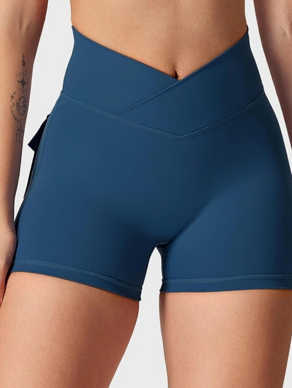 Yeoreo Deep Blue Pocket Scrunch Athletic Shorts Large - Never Worn - Picture 3 of 9